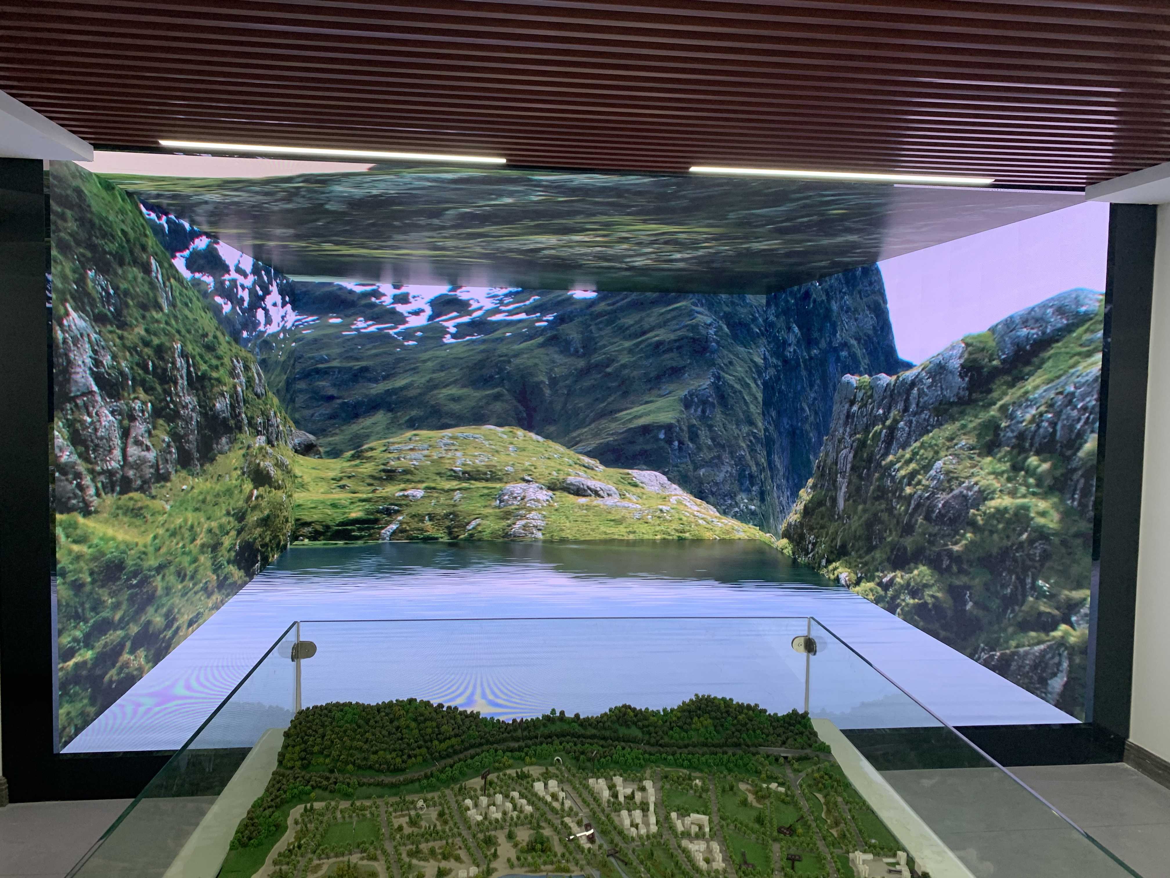 中建海龍展廳五面屏項目，沉浸式顯示屏，正面P2（4.16x2.24）左面P2（4.48x2.24）右面P2（4.48x2.24）天花P2（4.16x4.48）地面P2.5（4.16x4.48）