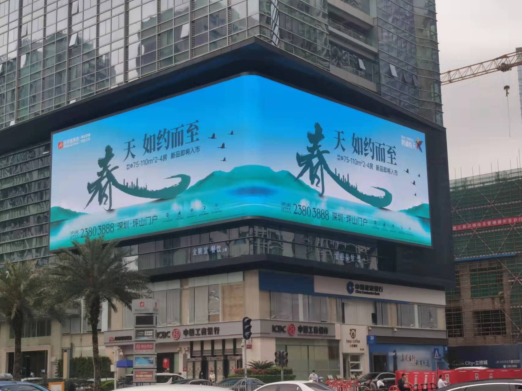 戶外大型LED顯示屏廣輻射安全范圍是多少？會(huì)對(duì)人體有害嗎？